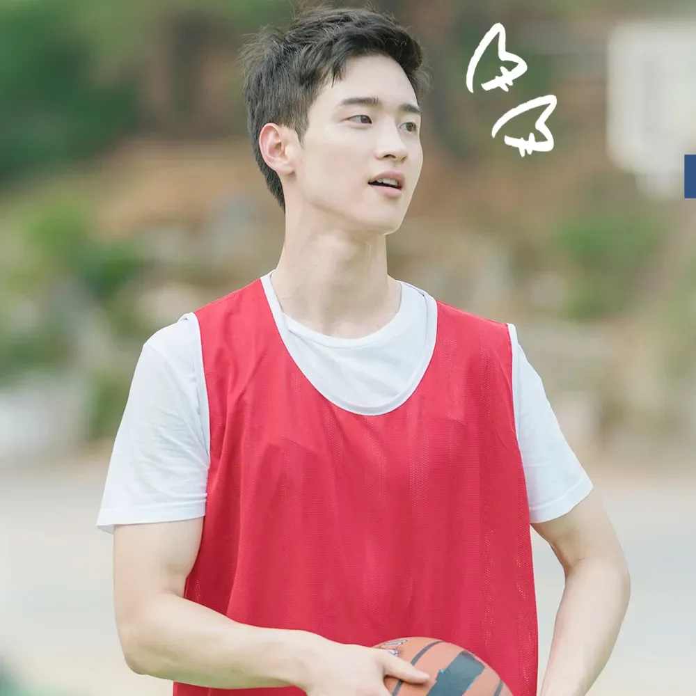 A moment captured by a fan of Jang Dongyoon