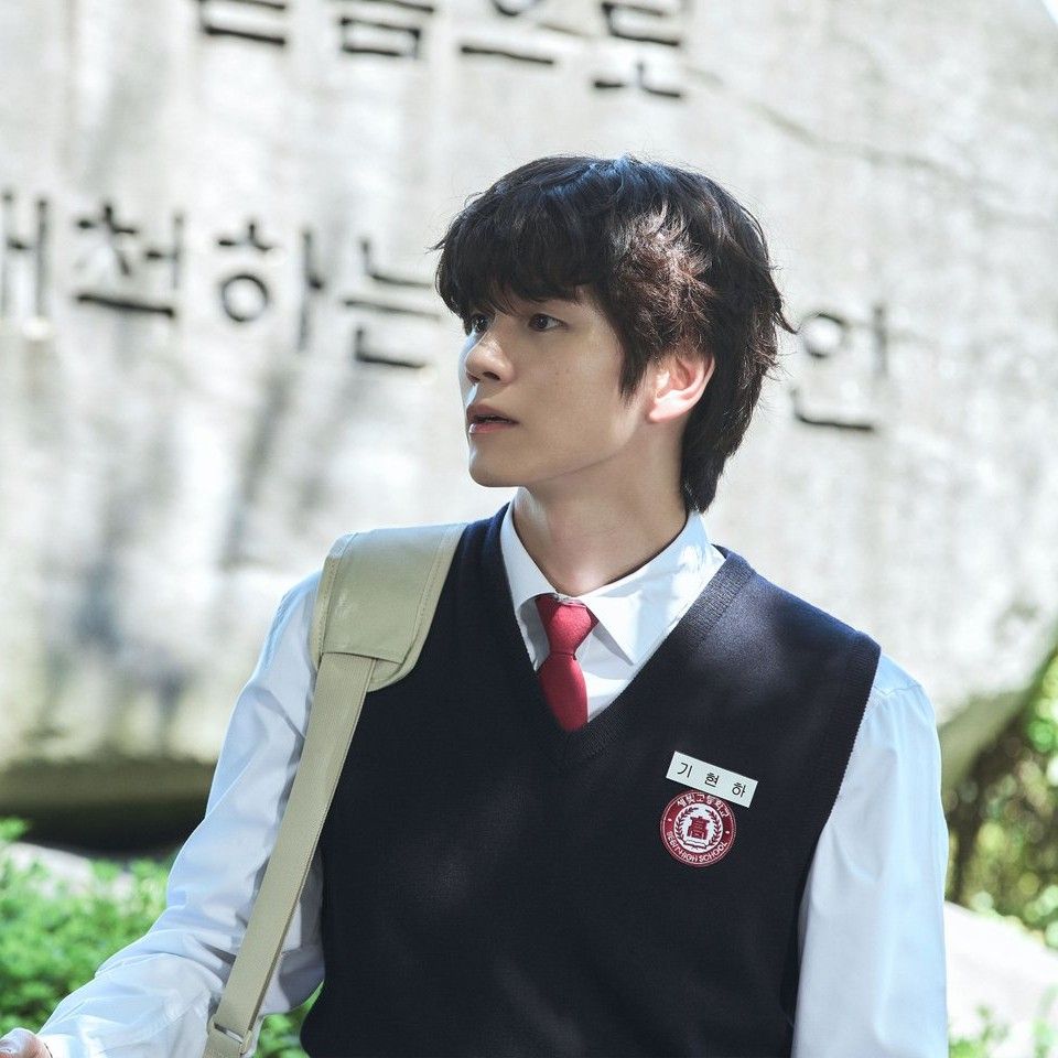 粉丝拍下的邕圣祐瞬间