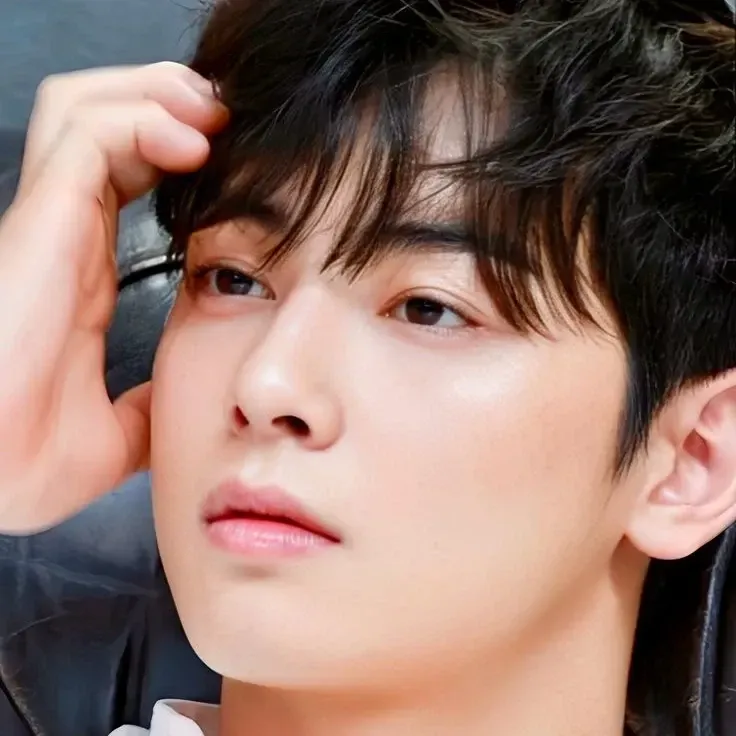 Latest photo of Cha Eunwoo
