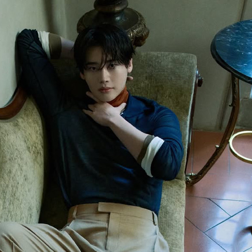 Behind-the-scenes cut of Lee Jongsuk