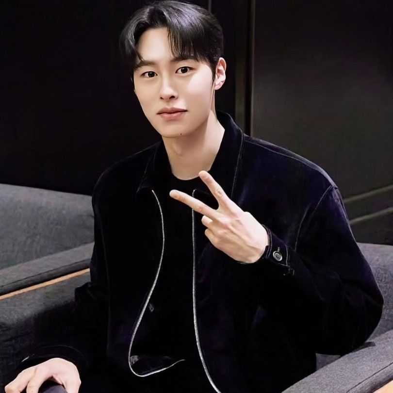 Recent activity shot of Lee Jaewook