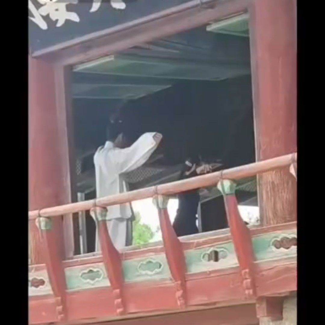 Behind-the-scenes cut of Kim Namgil