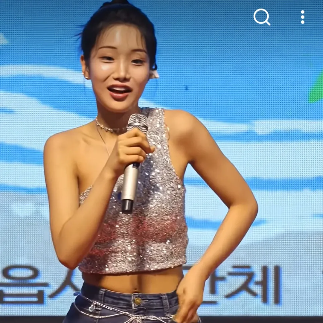 Recent activity shot of Kim Soyeon (2004)