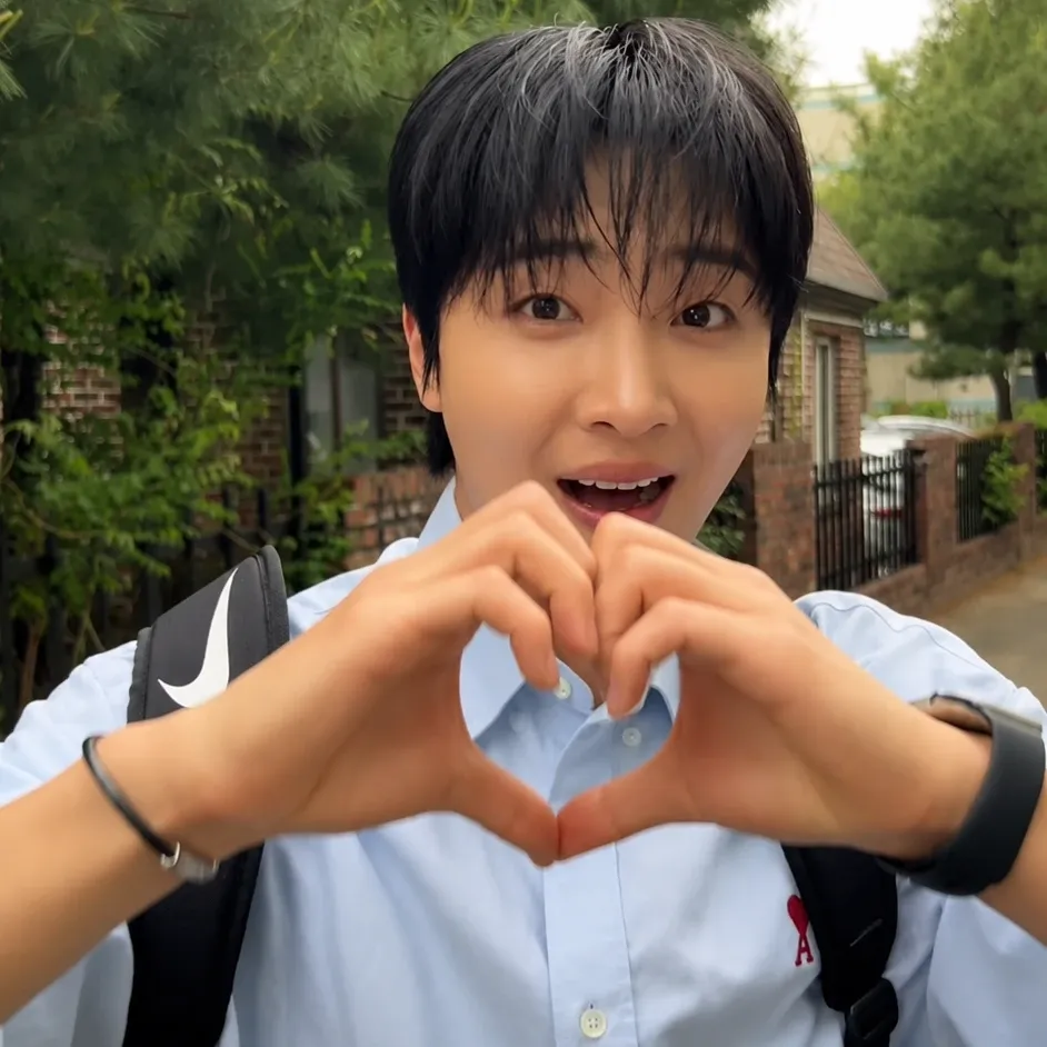 Behind-the-scenes cut of Hwang Yunsung