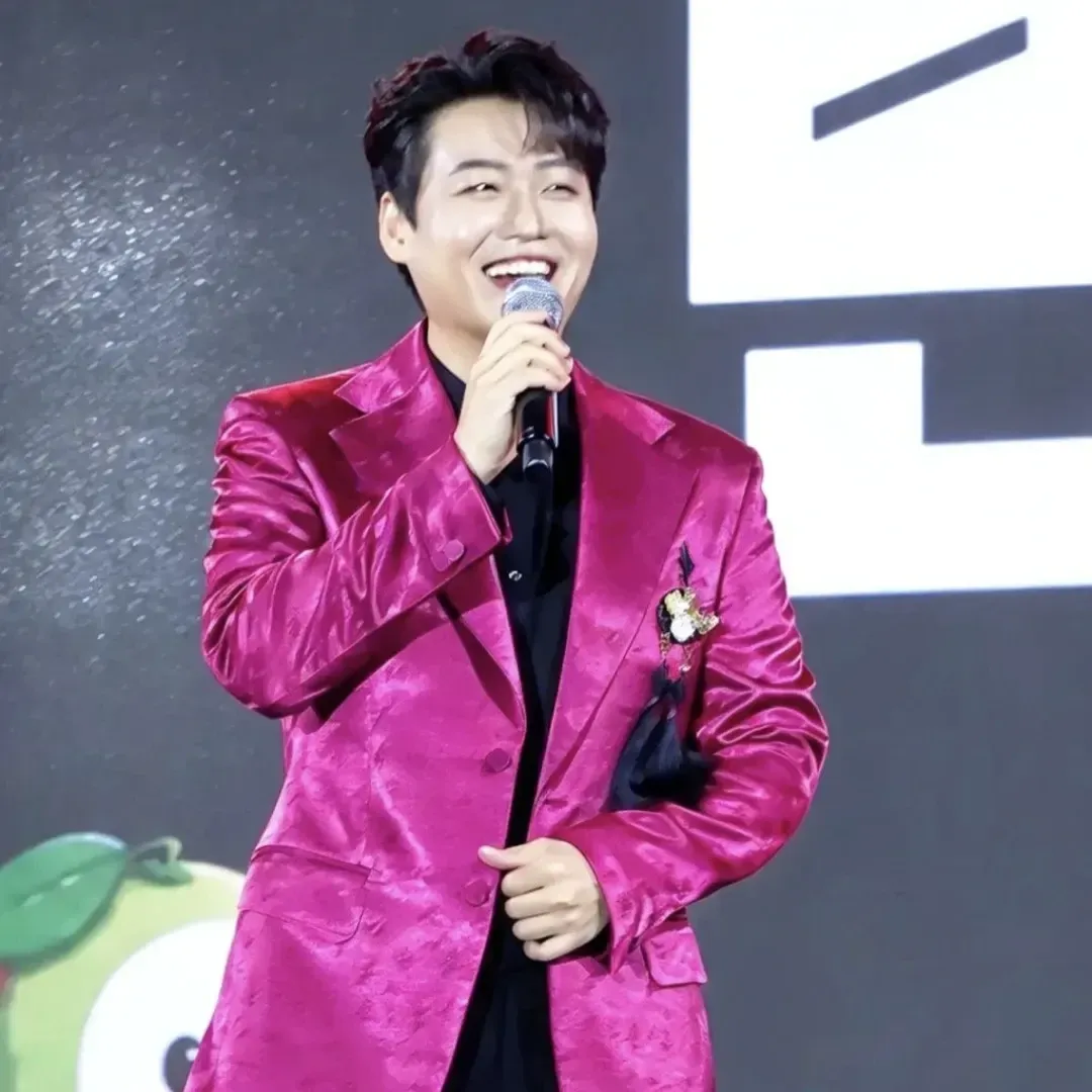A moment captured by a fan of Min Soohyun