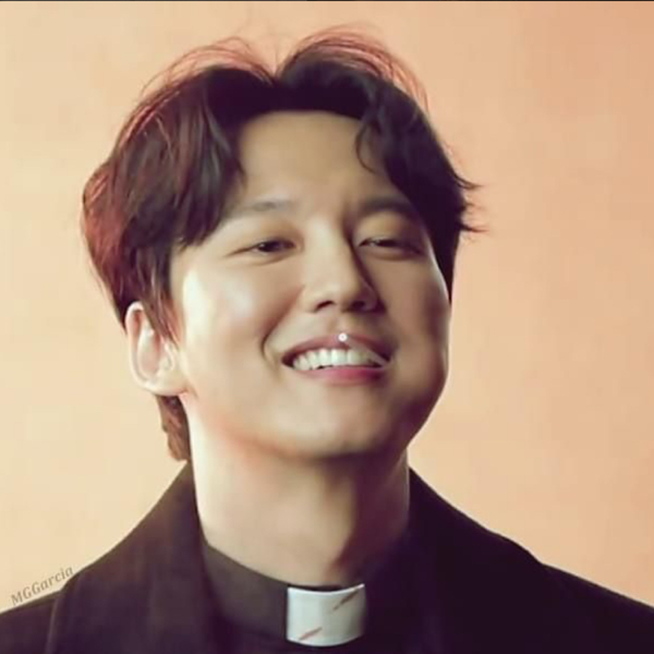 Foto profil populer Kim Namgil yang disukai penggemar