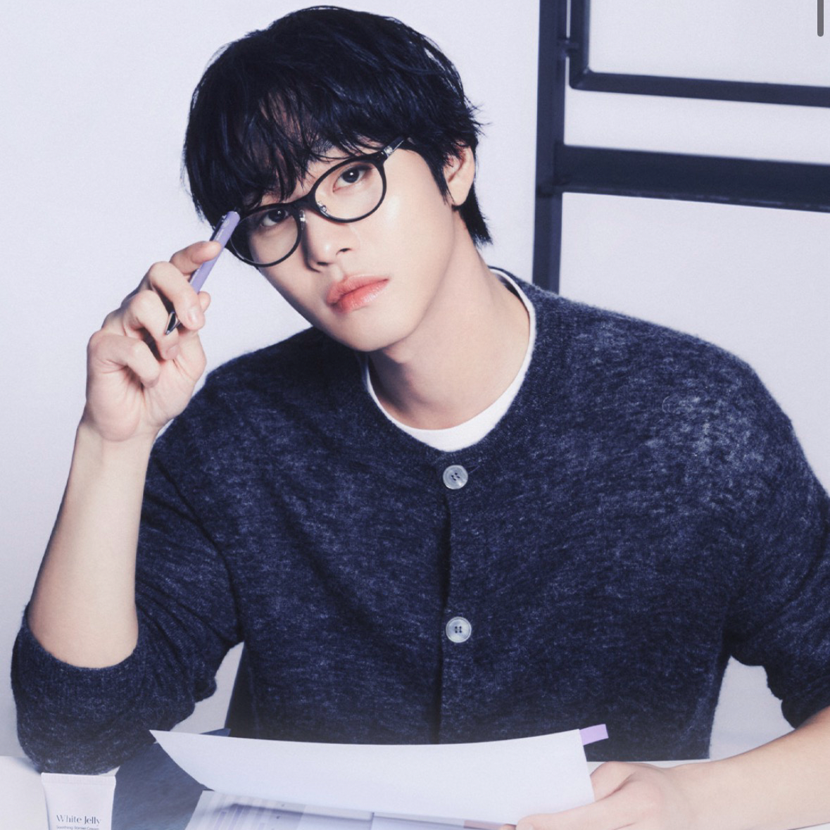 Behind-the-scenes cut of Ahn Hyoseop