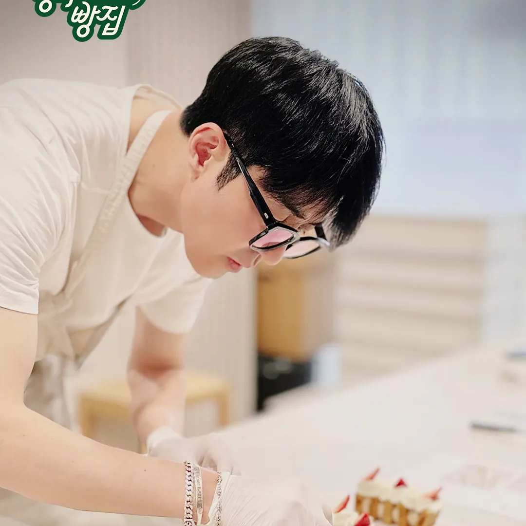 Behind-the-scenes cut of Kim Seonho
