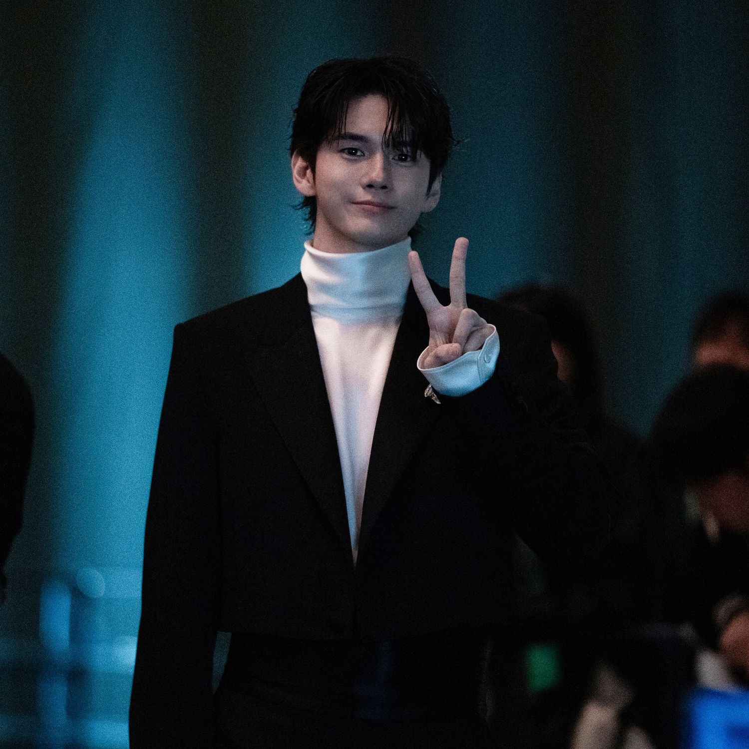 粉丝拍下的邕圣祐瞬间