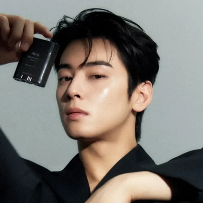 Behind-the-scenes cut of Cha Eunwoo