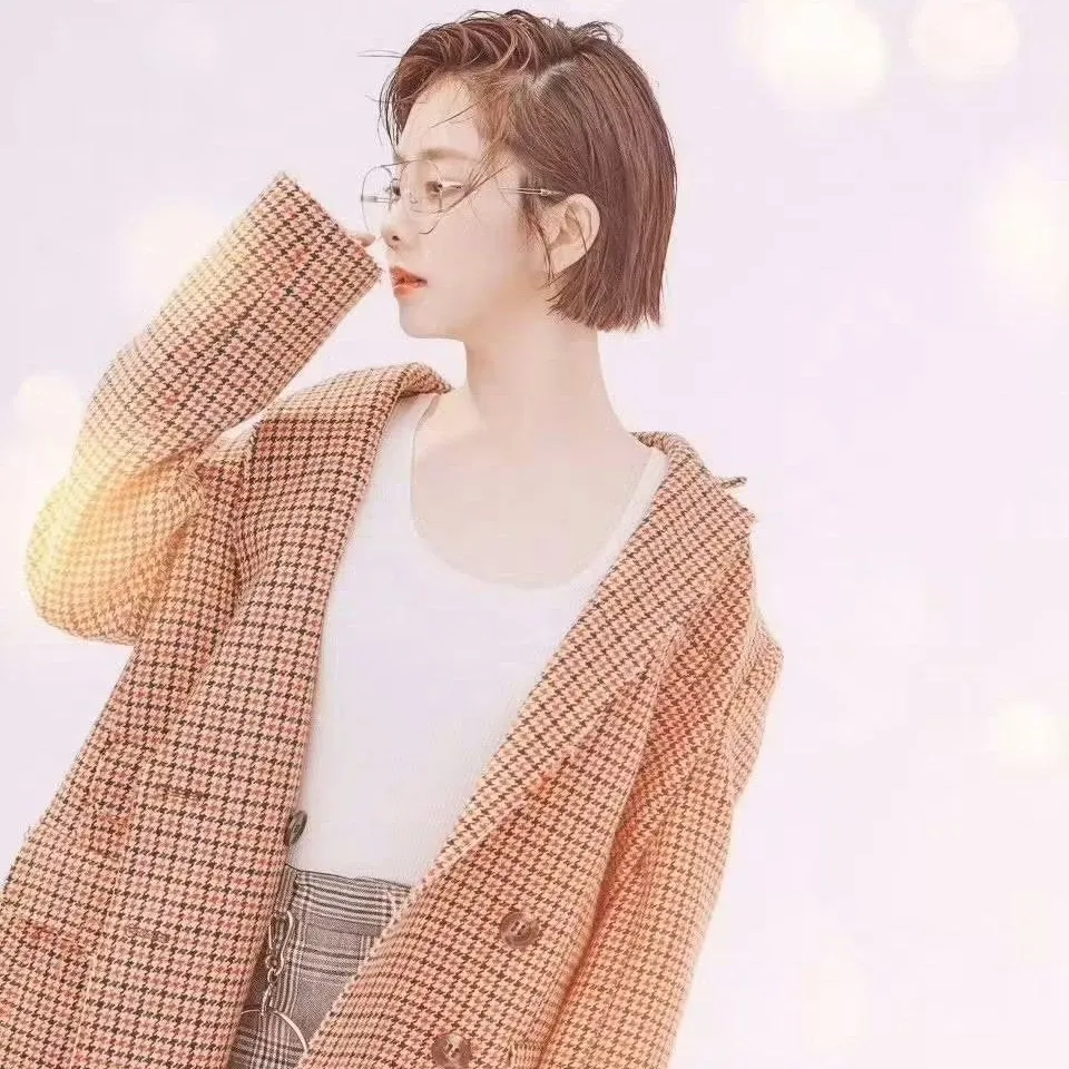 Behind-the-scenes cut of Tan Song Yun