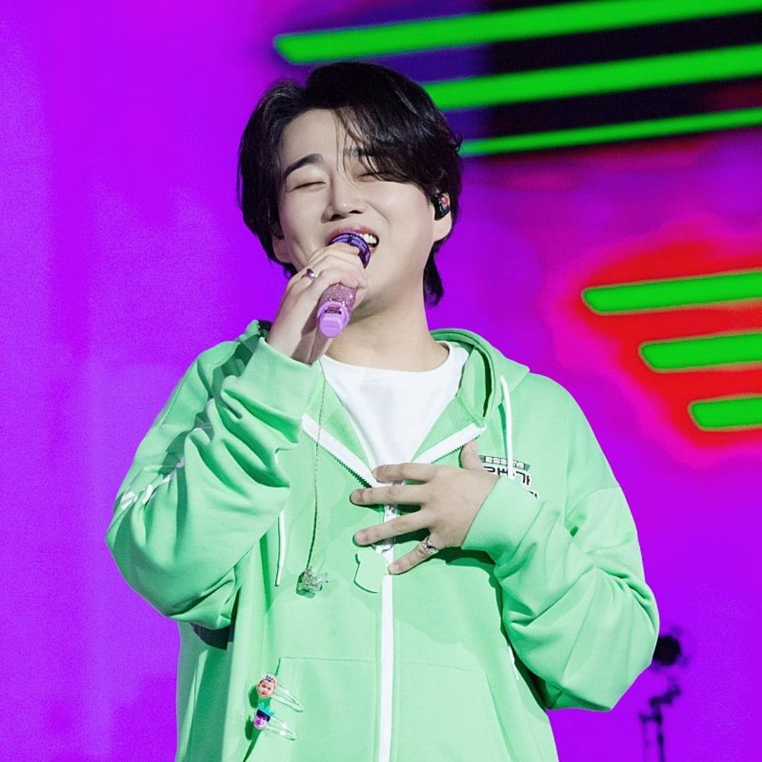 A moment captured by a fan of Hwang Youngwoong