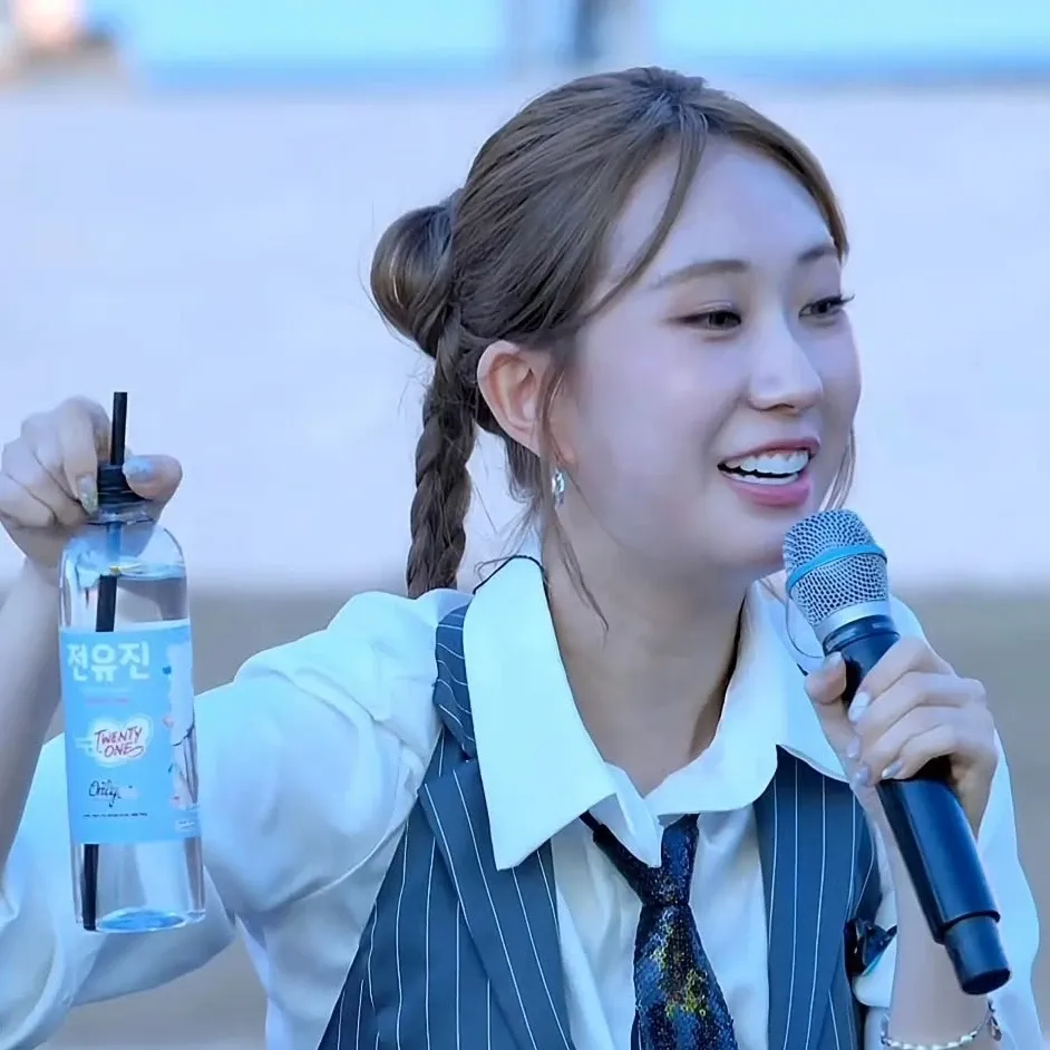 Cuplikan di balik layar dari Jeon Yujin