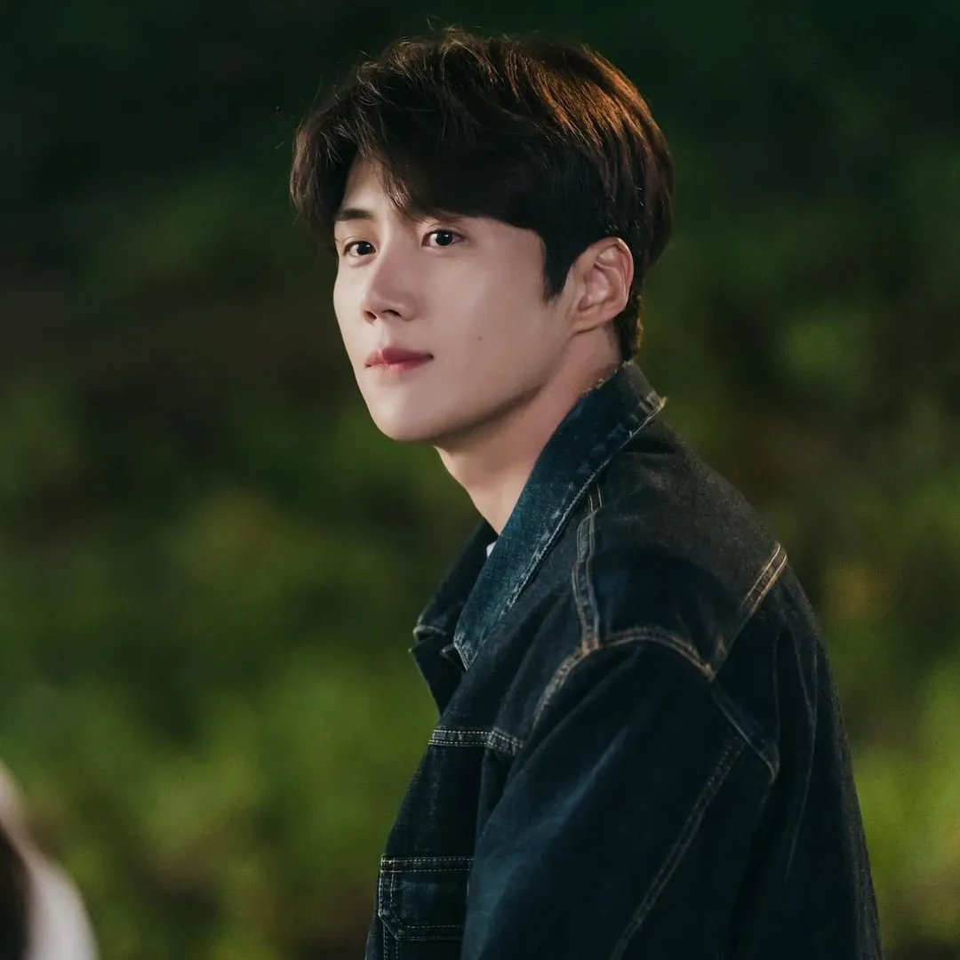 Behind-the-scenes cut of Kim Seonho