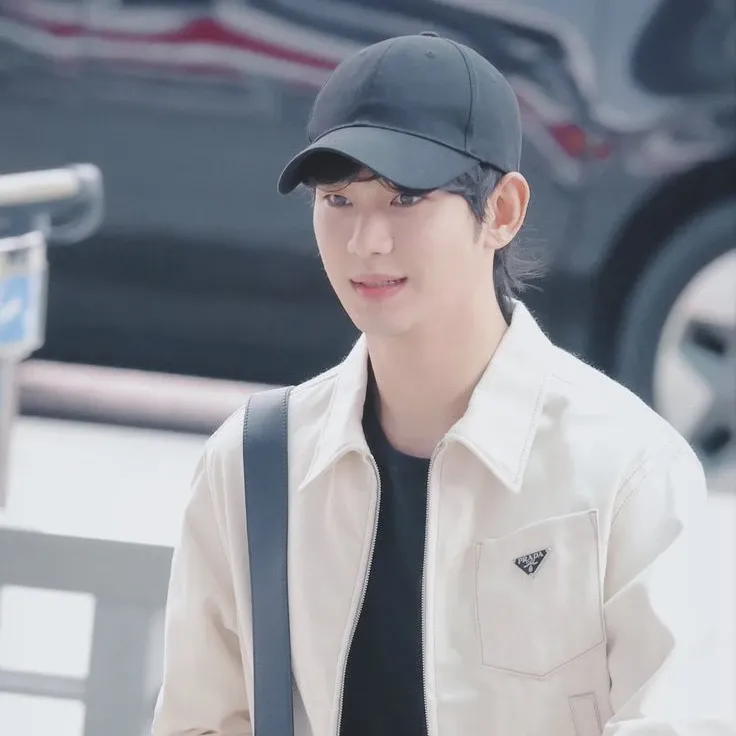 Recent activity shot of Kim Soohyun