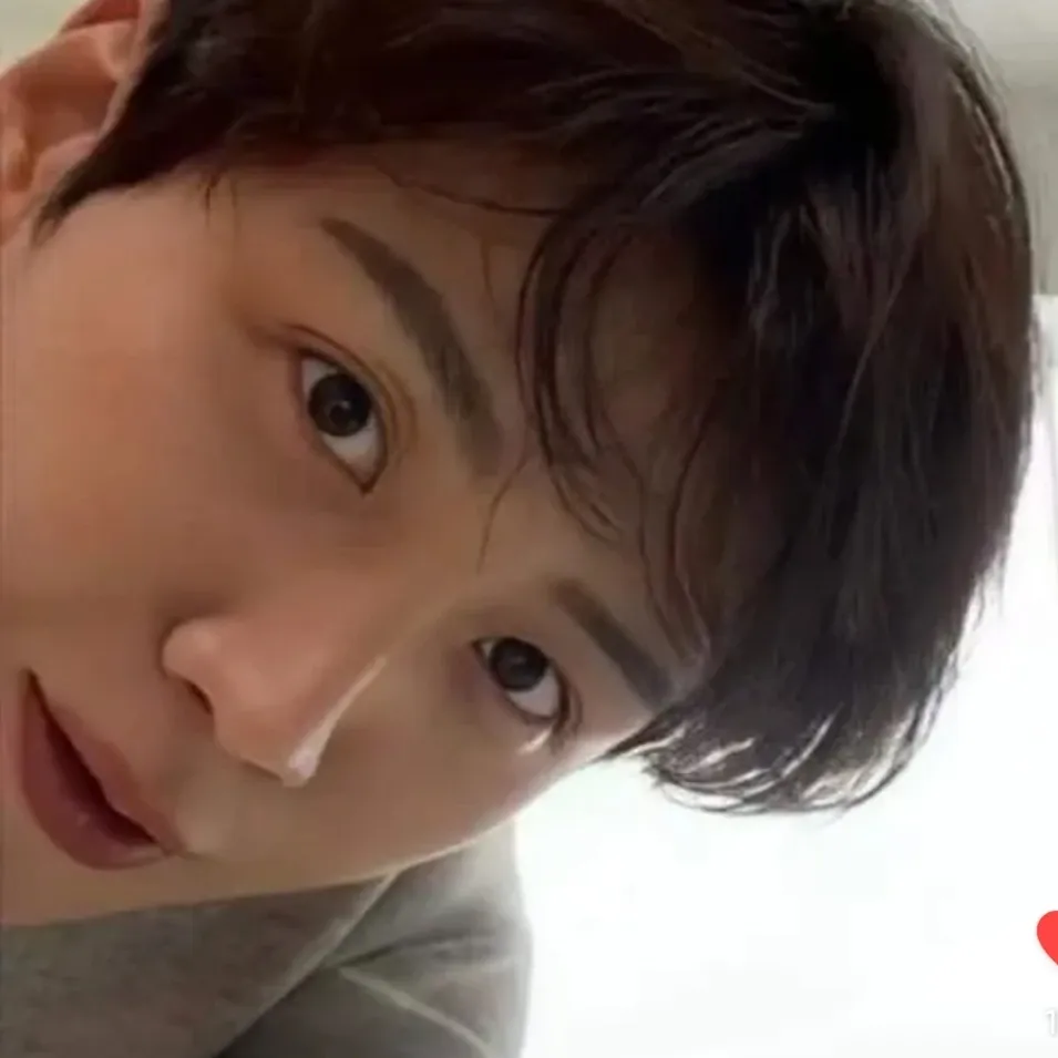 A moment captured by a fan of Kim Seonho