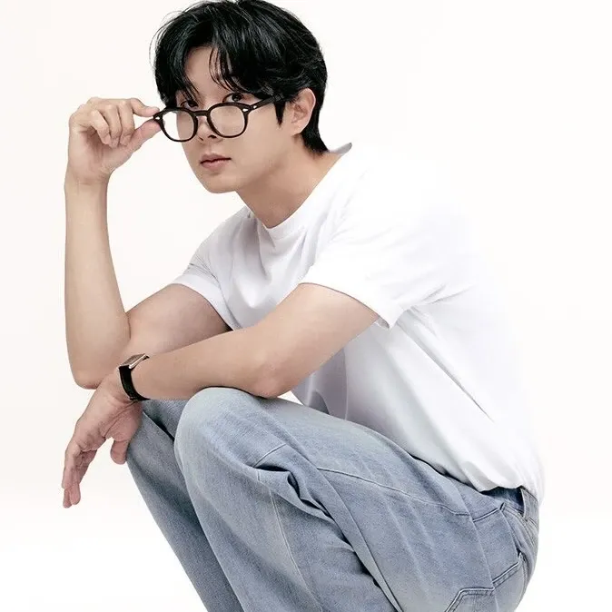 Behind-the-scenes cut of Choi Wooshik