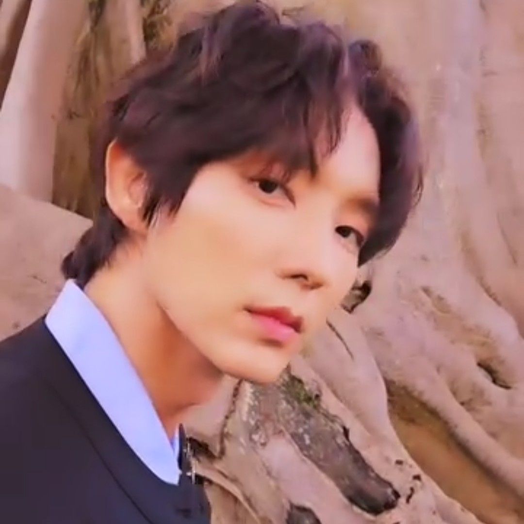 A moment captured by a fan of Lee Joongi