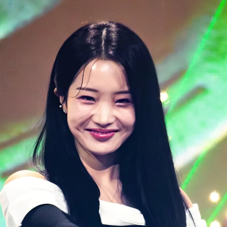 A moment captured by a fan of Kim Soyeon (2004)