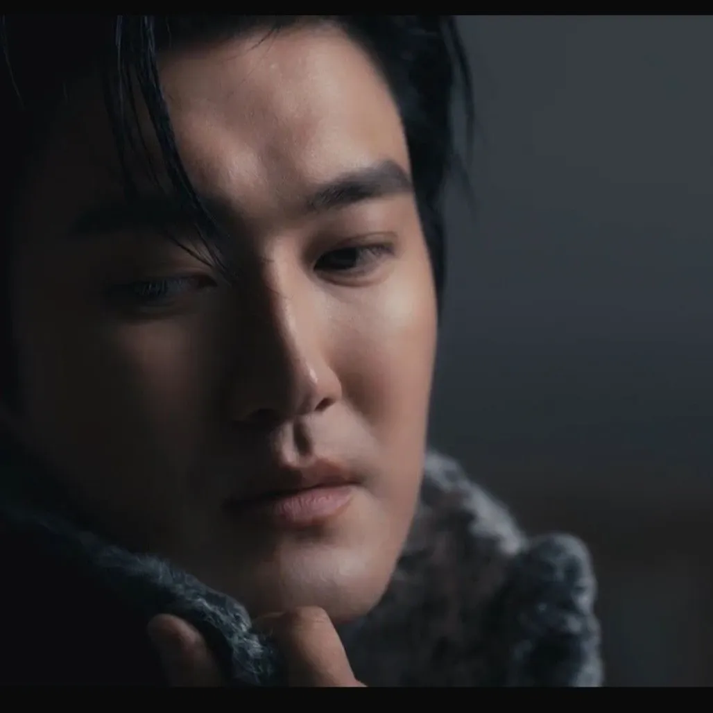 Recent activity shot of Choi Siwon