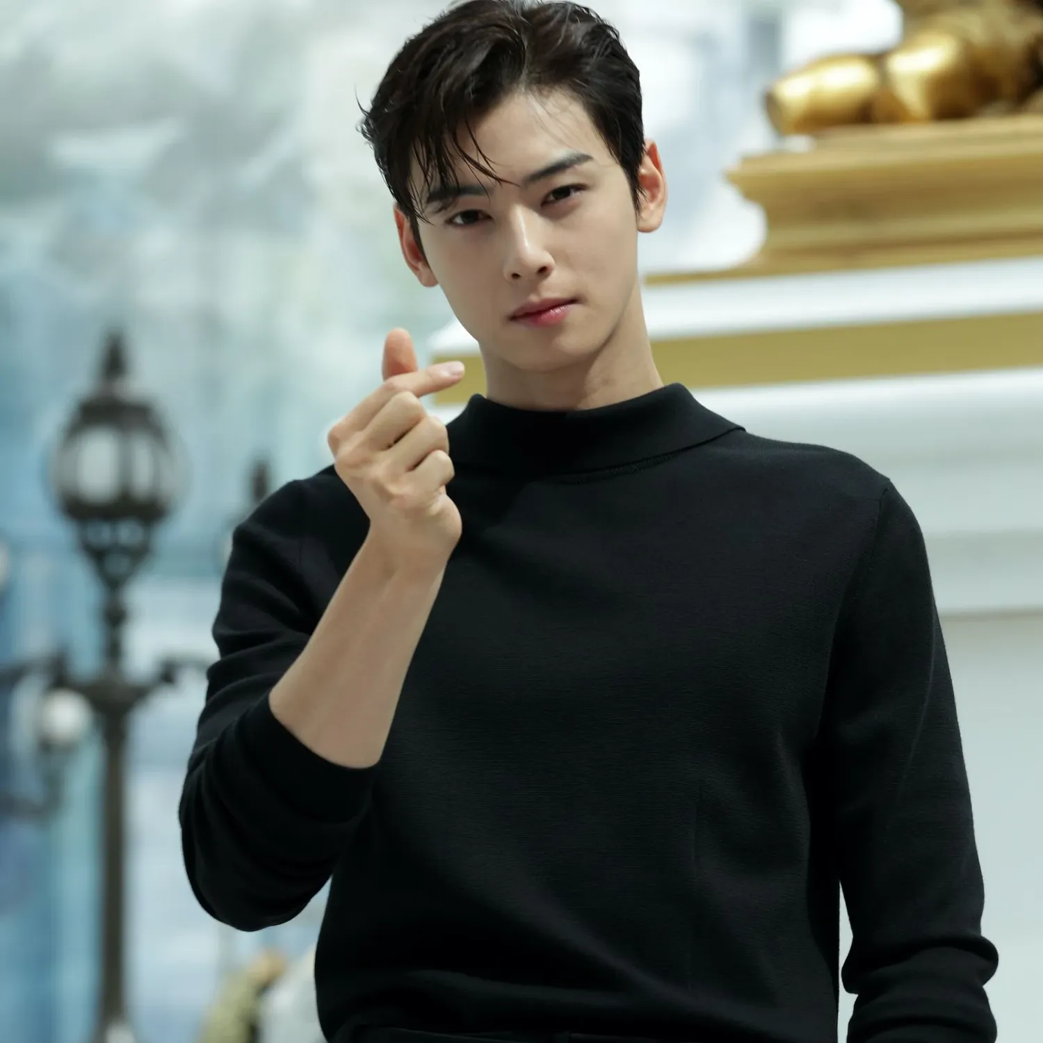 Behind-the-scenes cut of Cha Eunwoo
