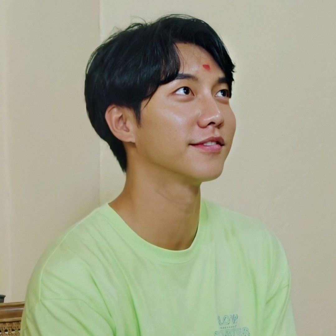 Behind-the-scenes cut of Lee Seunggi