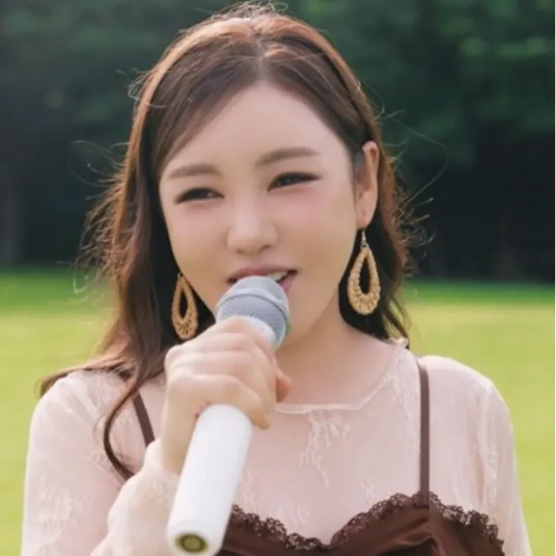 Latest photo of Song Gain