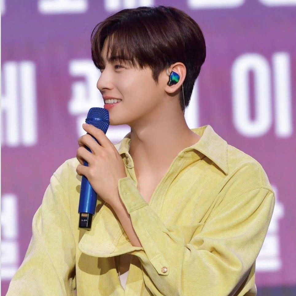 Cuplikan di balik layar dari Cha Eunwoo