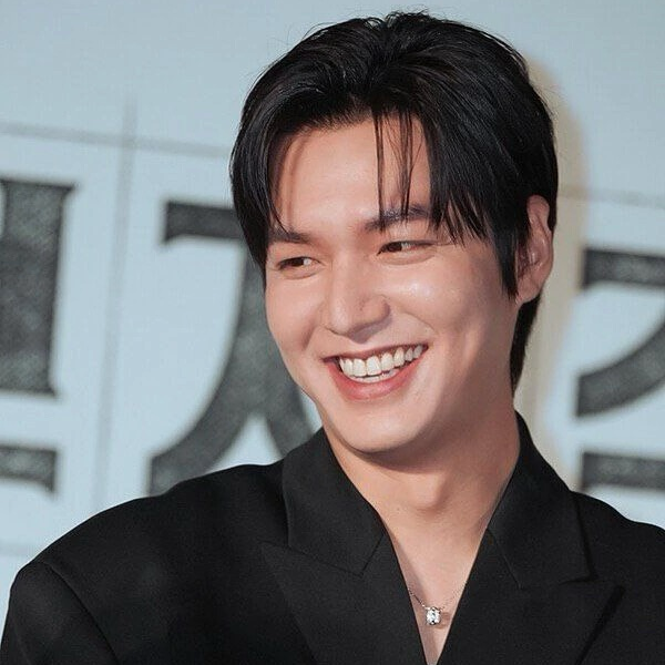 粉絲拍下的李敏鎬瞬間