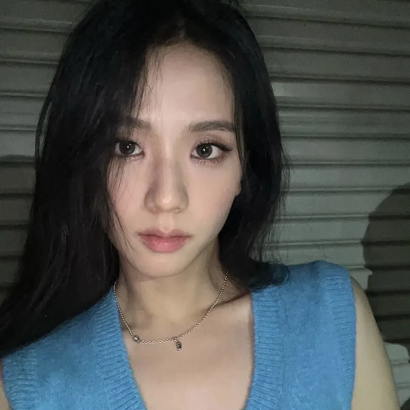 Latest photo of Jisoo (1995)