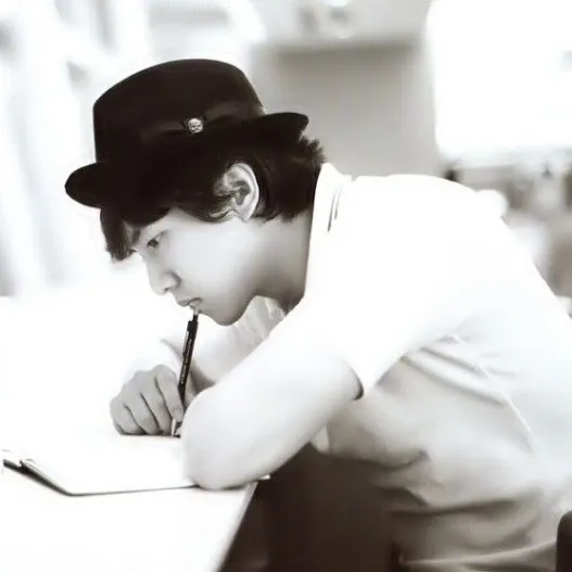 Recent activity shot of Lee Seunggi
