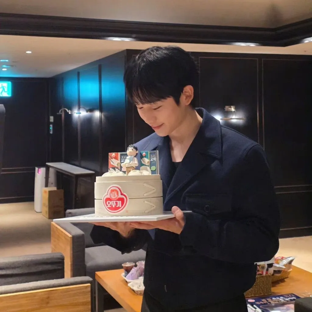 Behind-the-scenes cut of Jung Haein