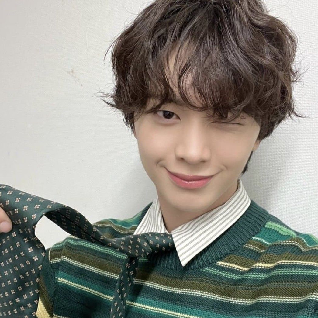 A moment captured by a fan of Yook Sungjae