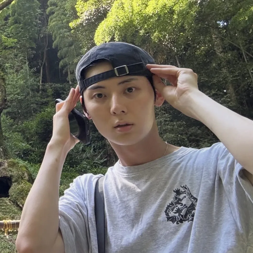 Recent activity shot of Hwang Minhyun