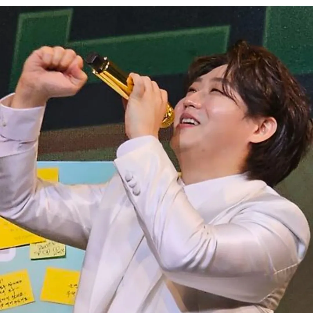 A moment captured by a fan of Min Soohyun