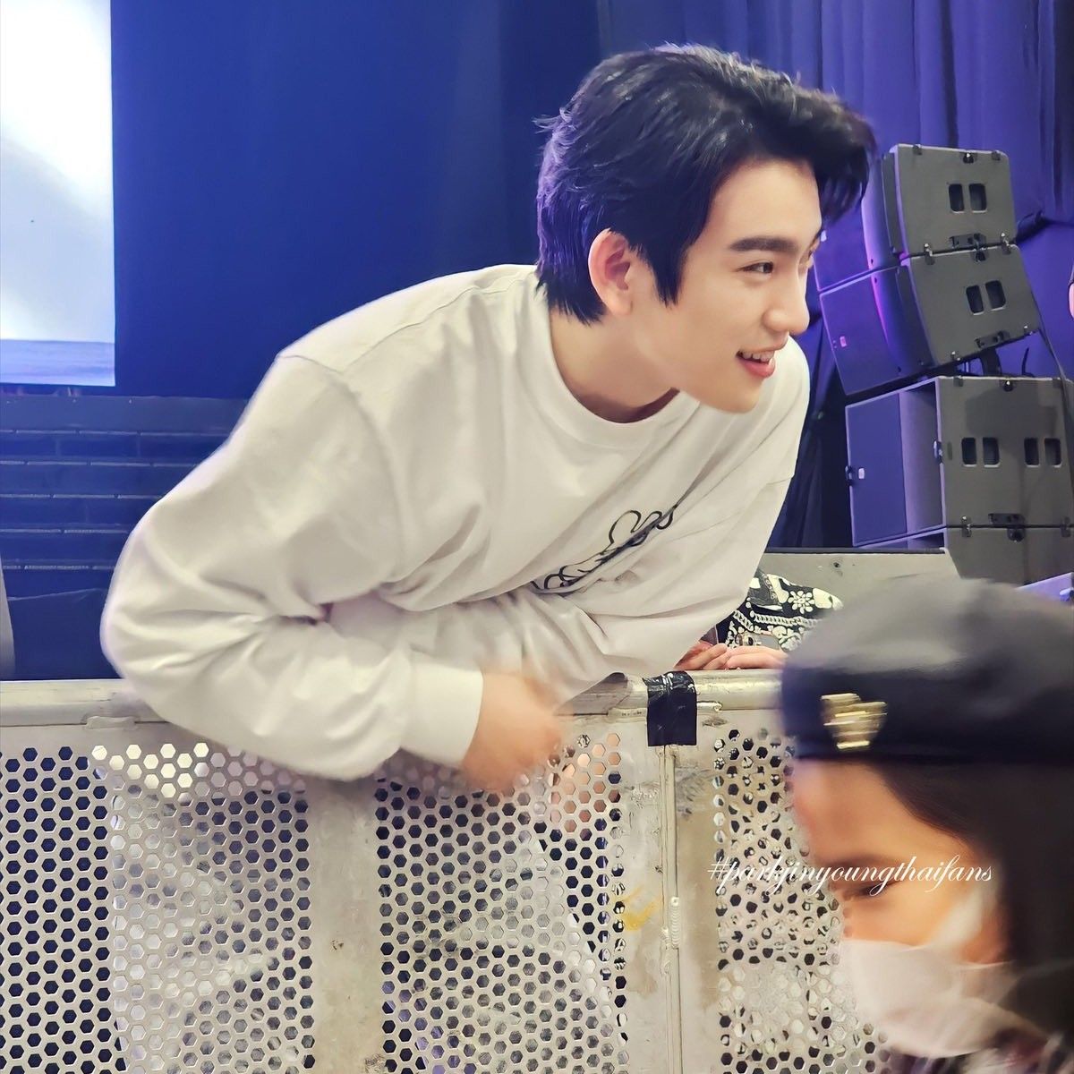 Cuplikan di balik layar dari Park Jinyoung