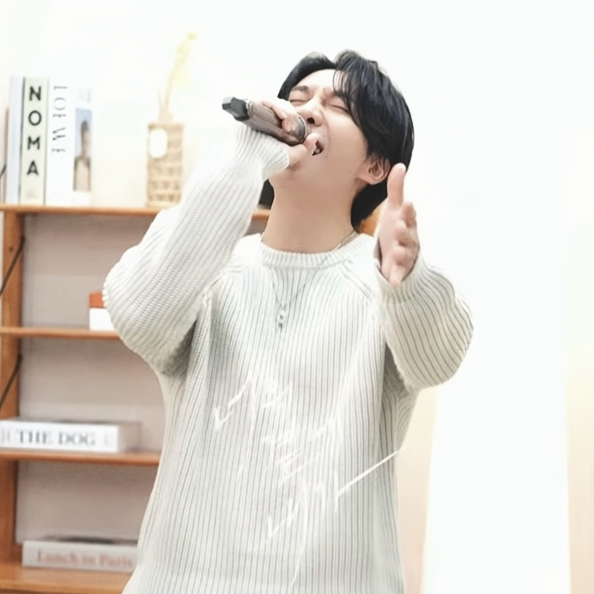 Behind-the-scenes cut of Lee Seunggi