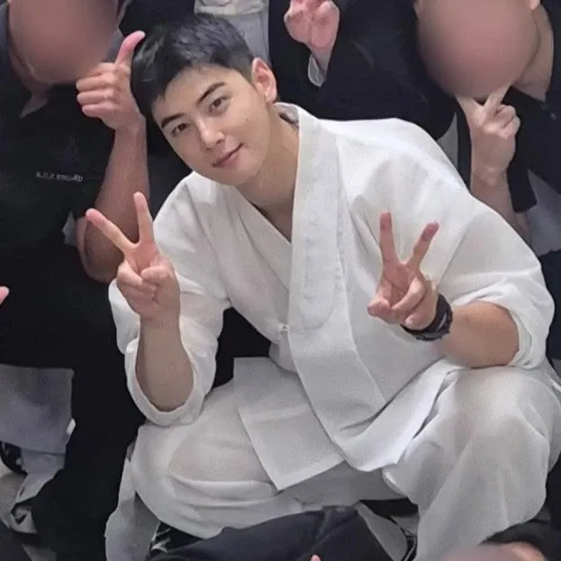 Latest photo of Cha Eunwoo