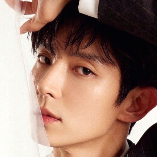 Behind-the-scenes cut of Lee Joongi