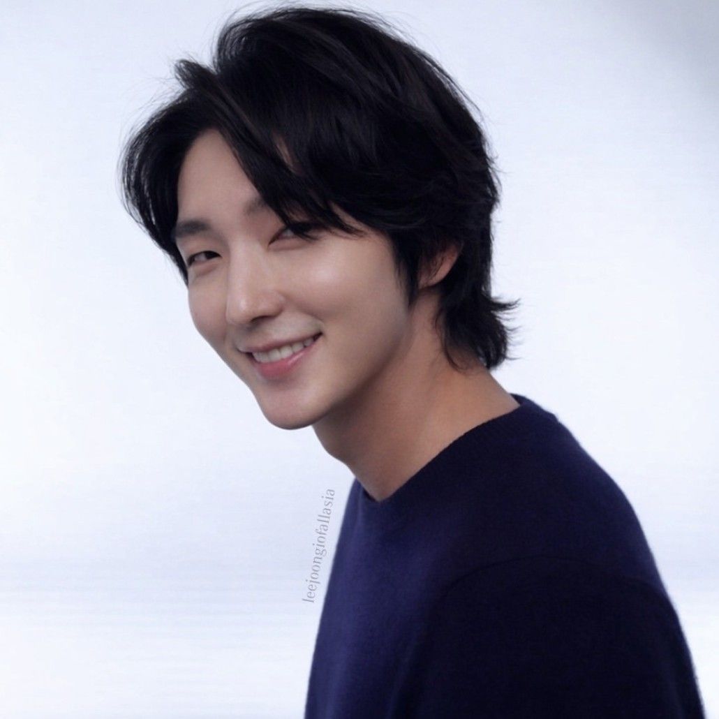 Latest photo of Lee Joongi