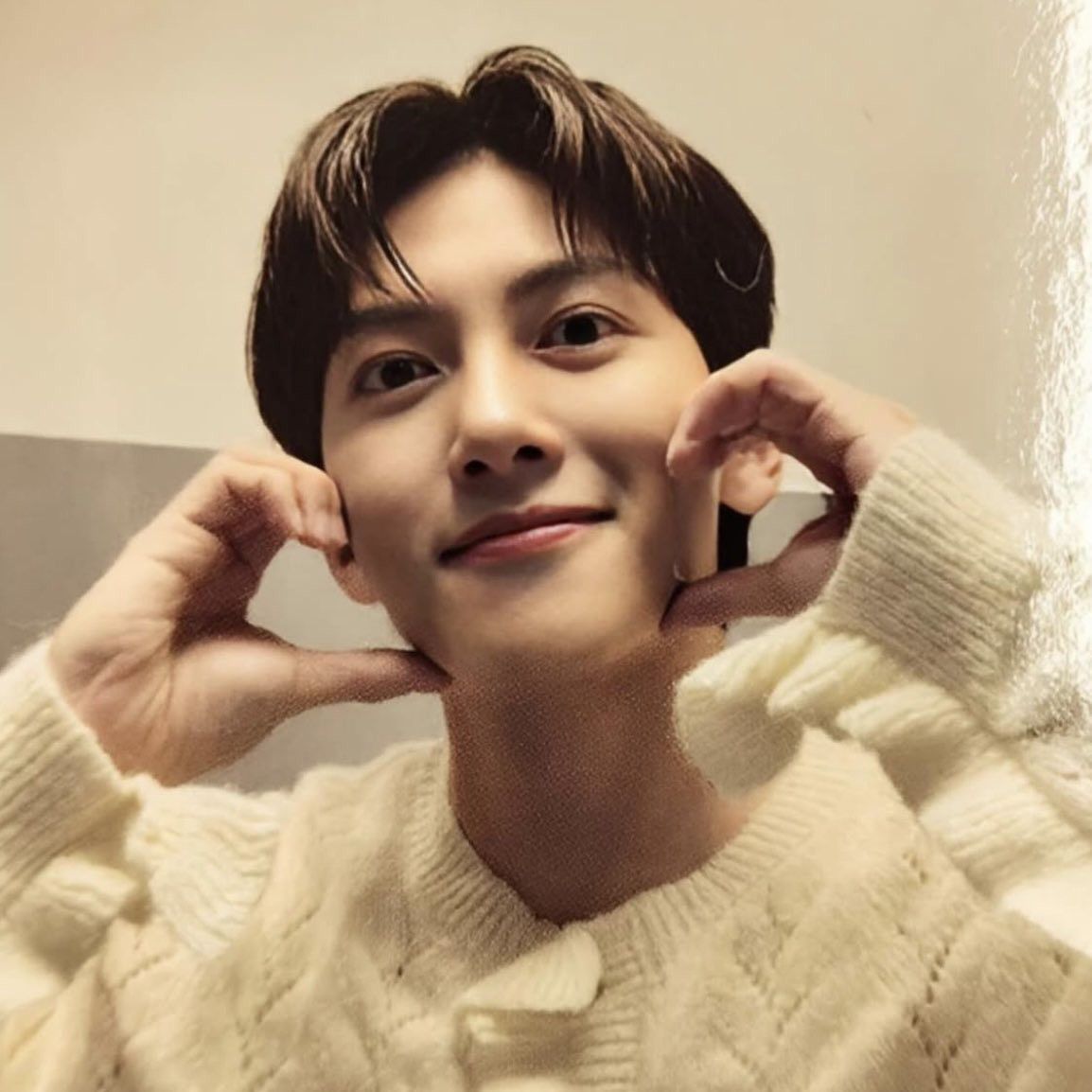 Behind-the-scenes cut of Ji Changwook