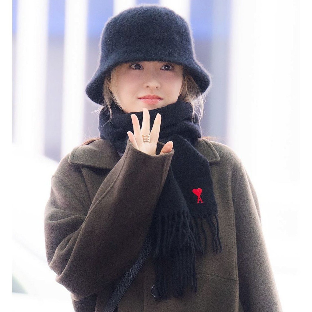 Behind-the-scenes cut of Park Boyoung