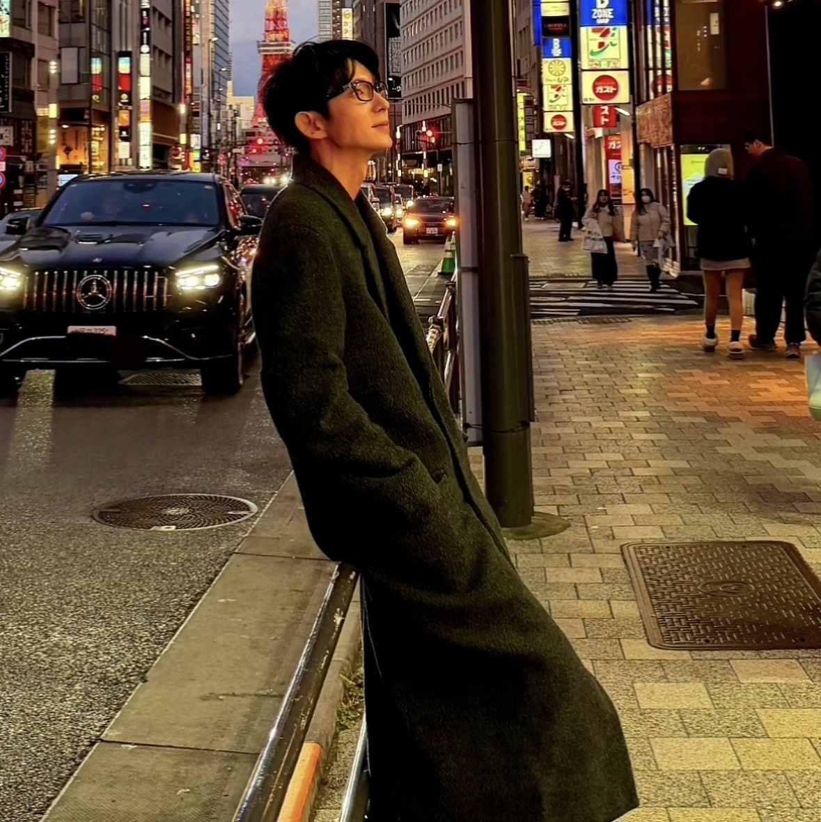 Behind-the-scenes cut of Lee Joongi