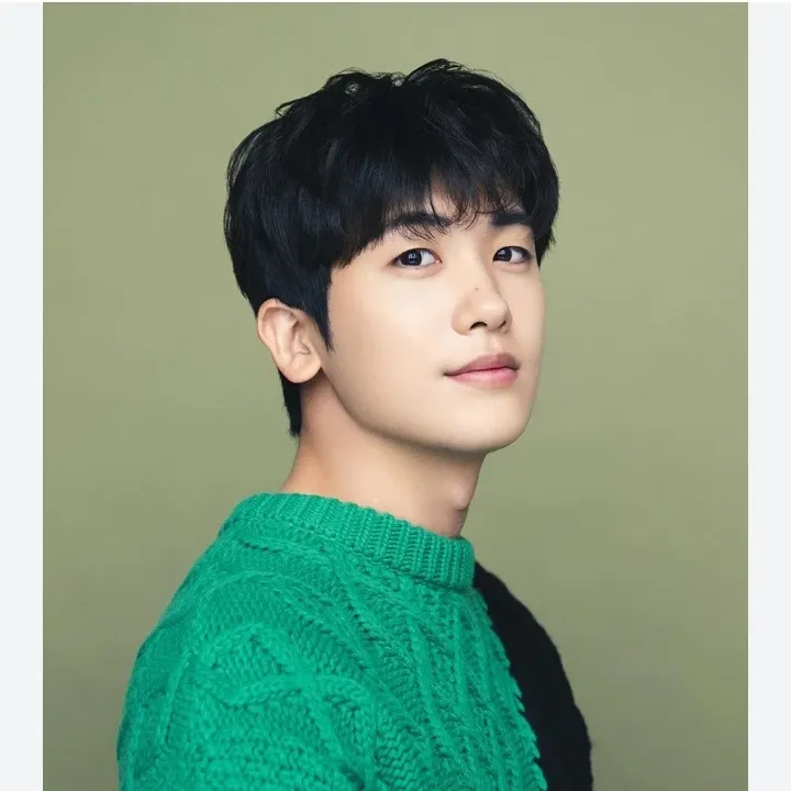 A moment captured by a fan of Park Hyungsik