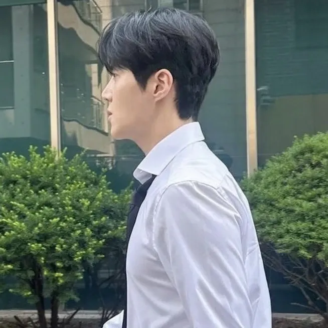 Behind-the-scenes cut of Kim Seonho