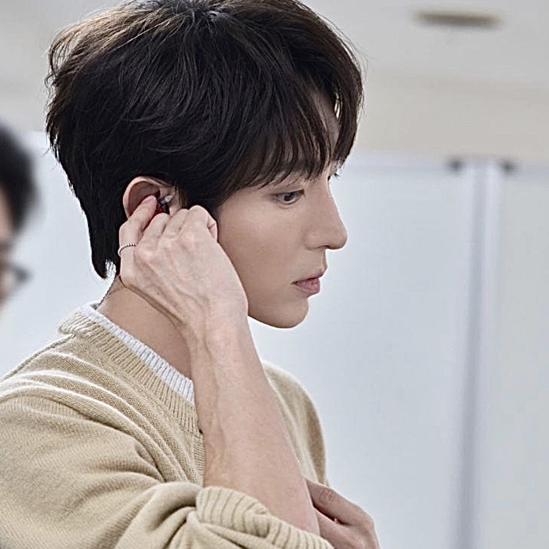Behind-the-scenes cut of Lee Joongi