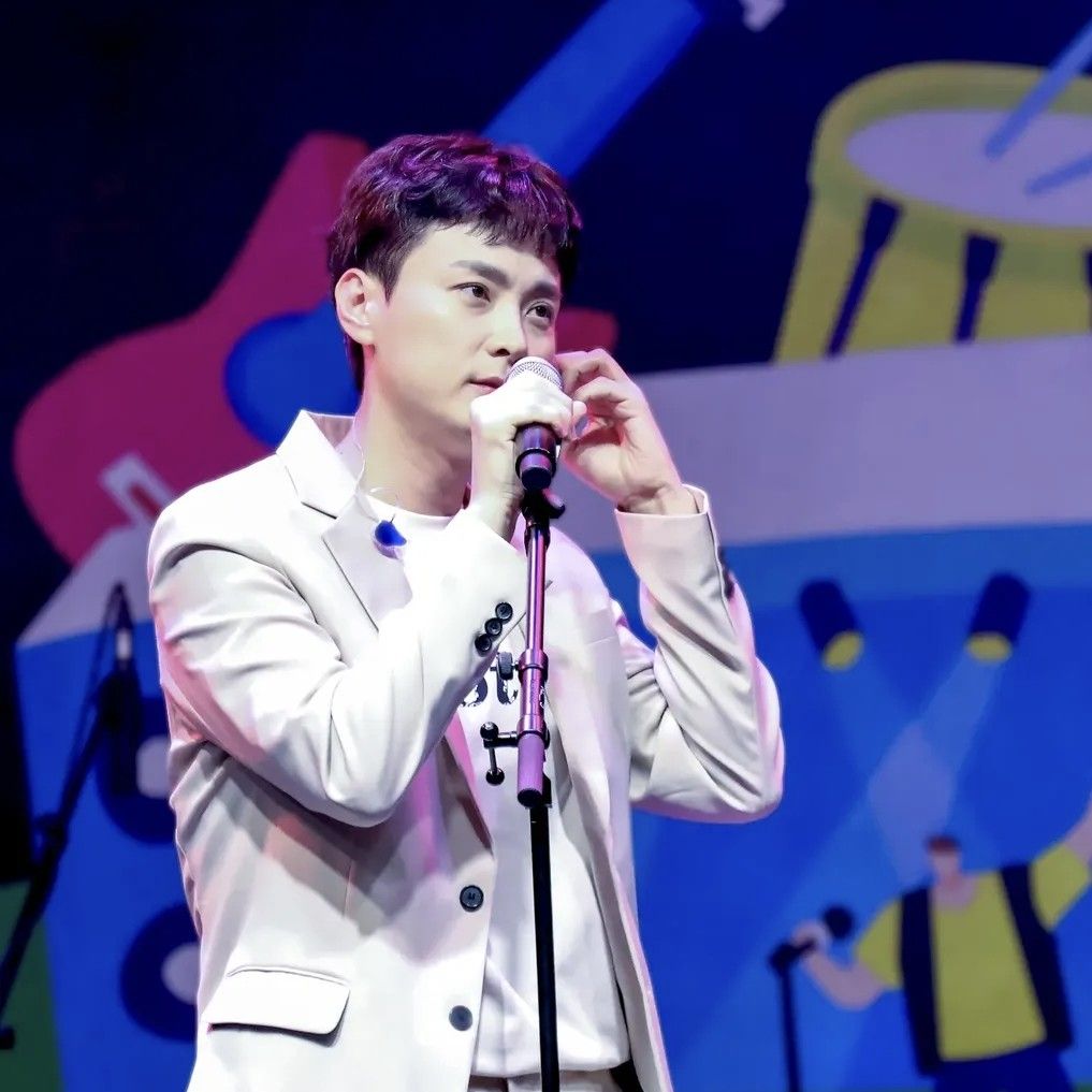 Behind-the-scenes cut of Min Kyunghoon