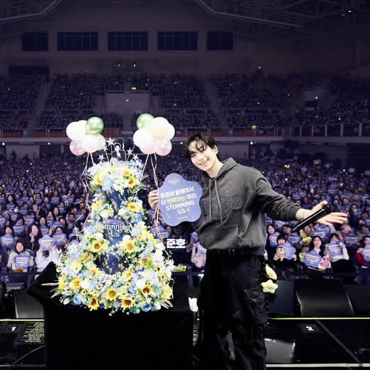 粉丝拍下的李俊昊瞬间