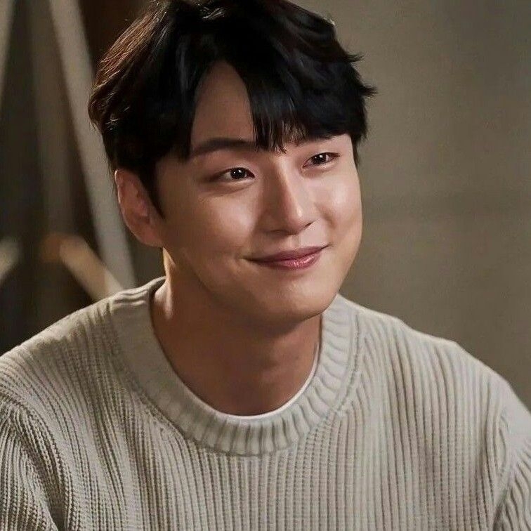 Latest photo of Yoon Shiyoon