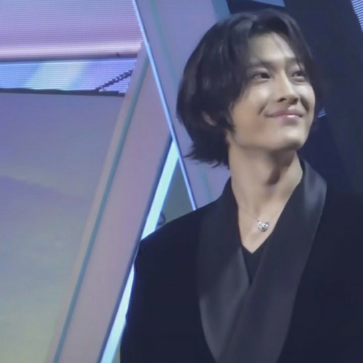 Behind-the-scenes cut of Lee Jongwon